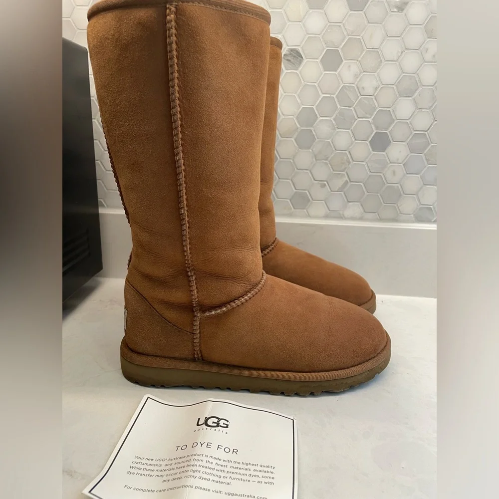 UGG Australia Chestnut Brown Suede Classic‎ Tall Boots Kids 4 youth